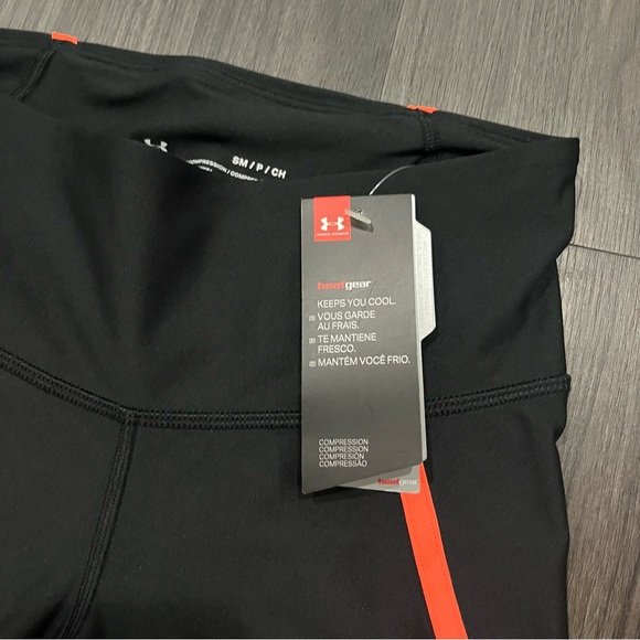 NWT Under Armour Compression Leggings Ankle Crop Black Womens Size S - Picture 3 of 6
